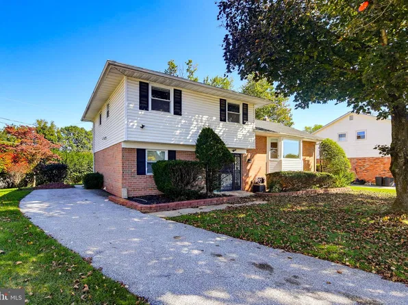8 Geier Ct, Randallstown, MD 21133