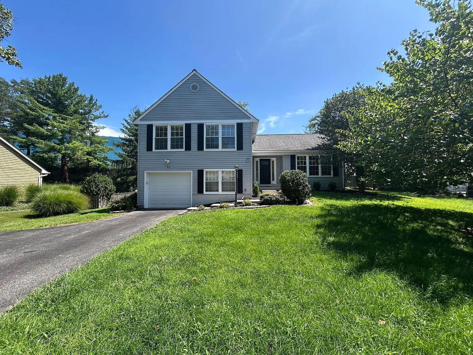 3 bed, 2.5 bath, 2148 sqft, $3,800 — Photo 1