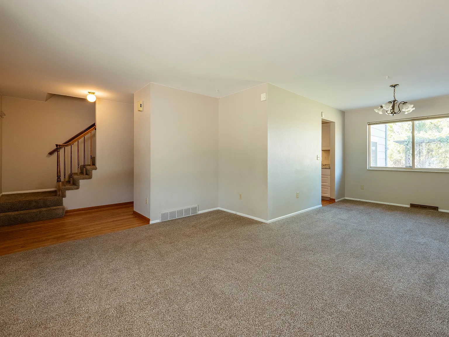 5 bed, 1944 sqft, $3,500 — Photo 4