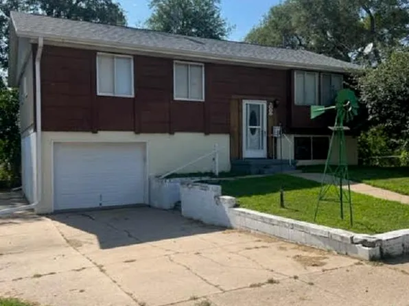 3006 Wayne St, Bellevue, NE 68005