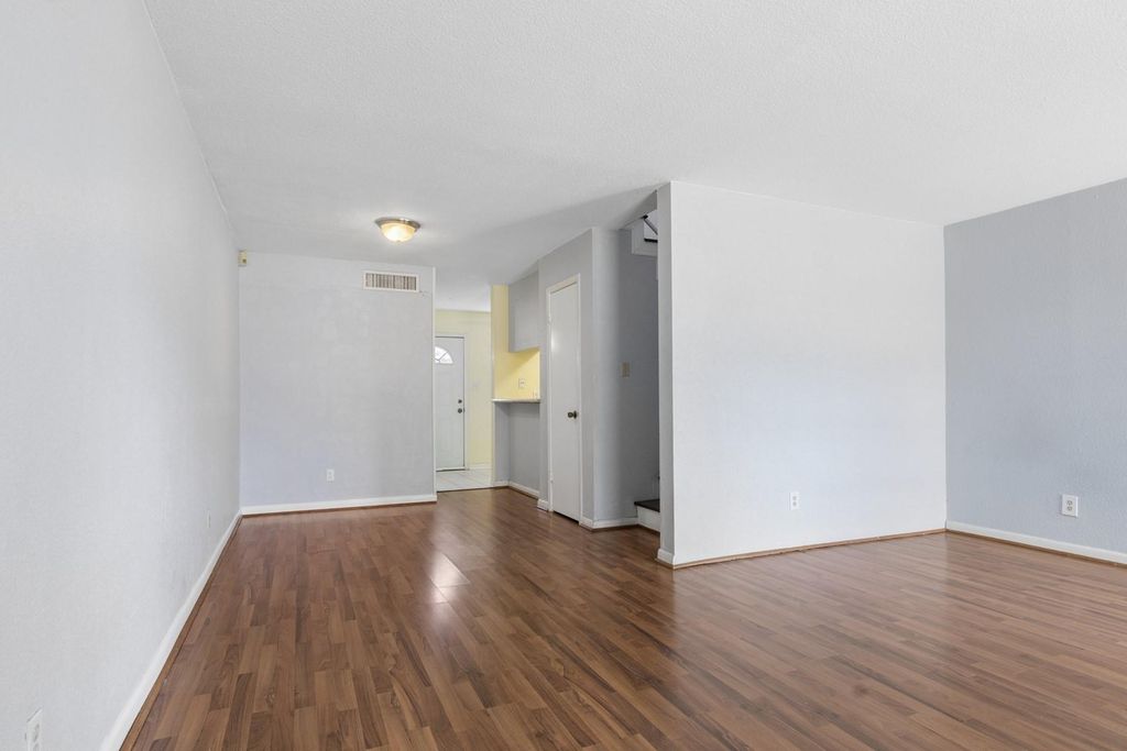 6111 Beverly Hill St #10, Houston, TX - View 4