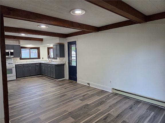 5th image of 133 Brown St