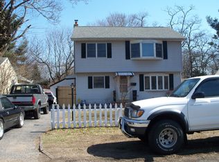 1429 N Windsor Ave, Bay Shore, NY 11706