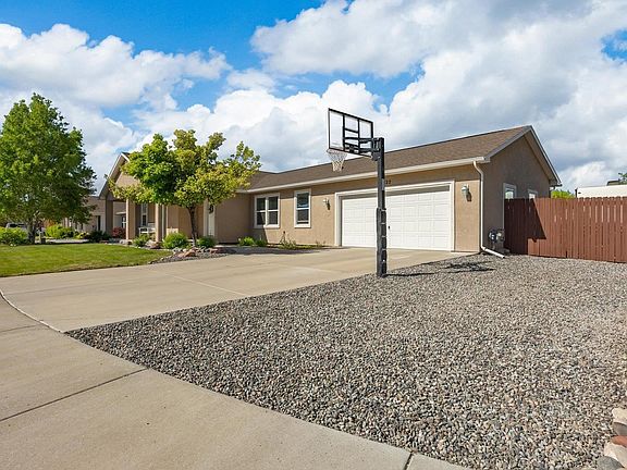 4th image of 832 Cabernet Dr