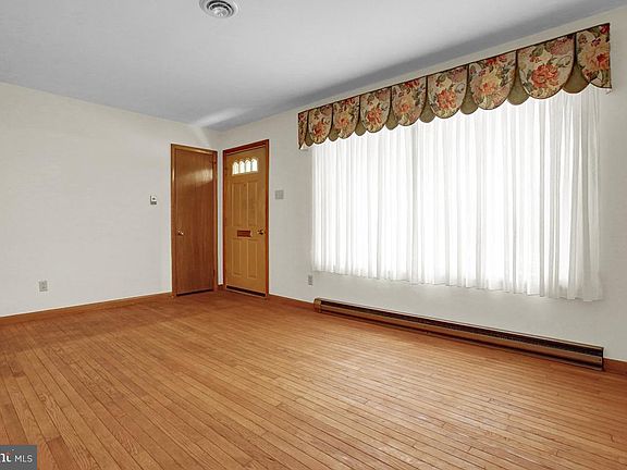 4th image of 500 Martha St