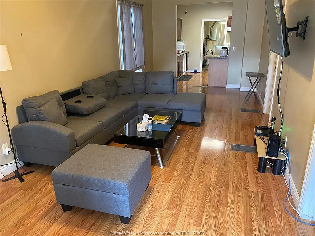 2 bed, $1,900 — Photo 4
