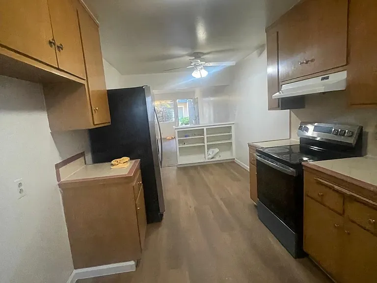 210 Flanders Ct — Photo 10