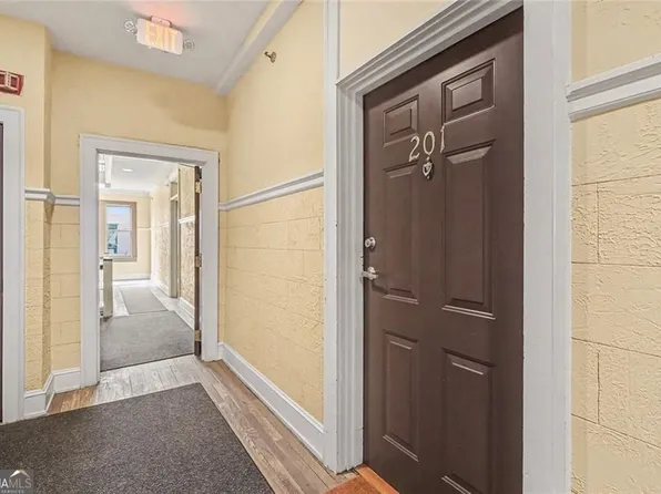 2855 Peachtree Rd NE APT 201, Atlanta, GA 30305