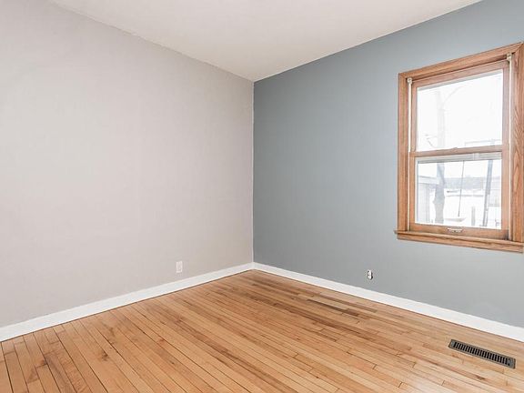 5th image of 278 Butler Ave E