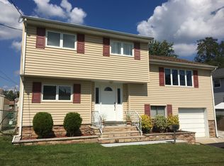 10 Wedgewood Dr, Carteret, NJ 07008