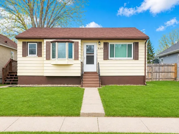 529 12th St NE, Minot, ND 58703