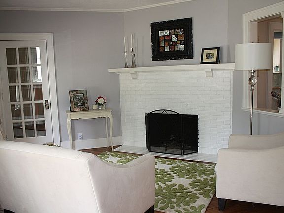 Front living rm w/fireplace