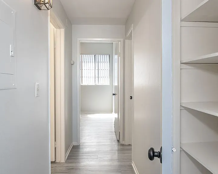 520 N Hollywood Way — Photo 9
