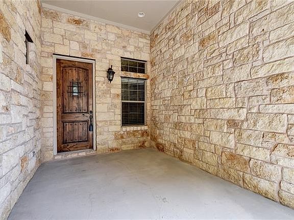 5th image of 211 Lombardia Dr