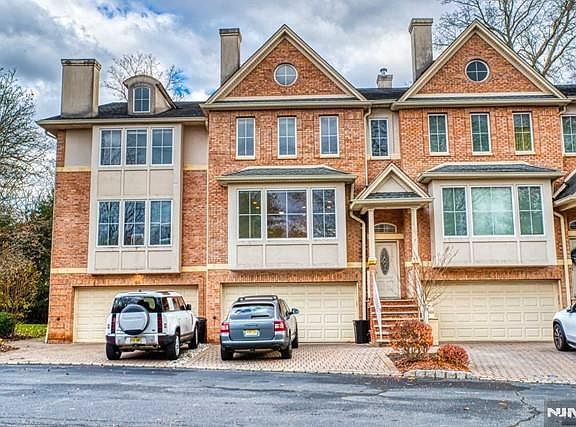 3rd image of 27 Harrington Ct #27