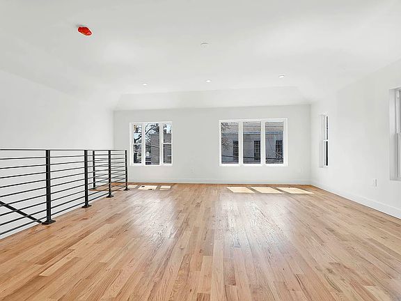 3rd image of 20611 100th Ave