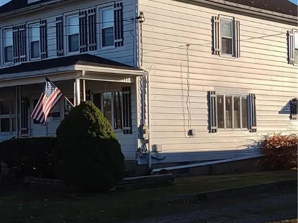 51 E 4th St, Wind Gap, PA 18091