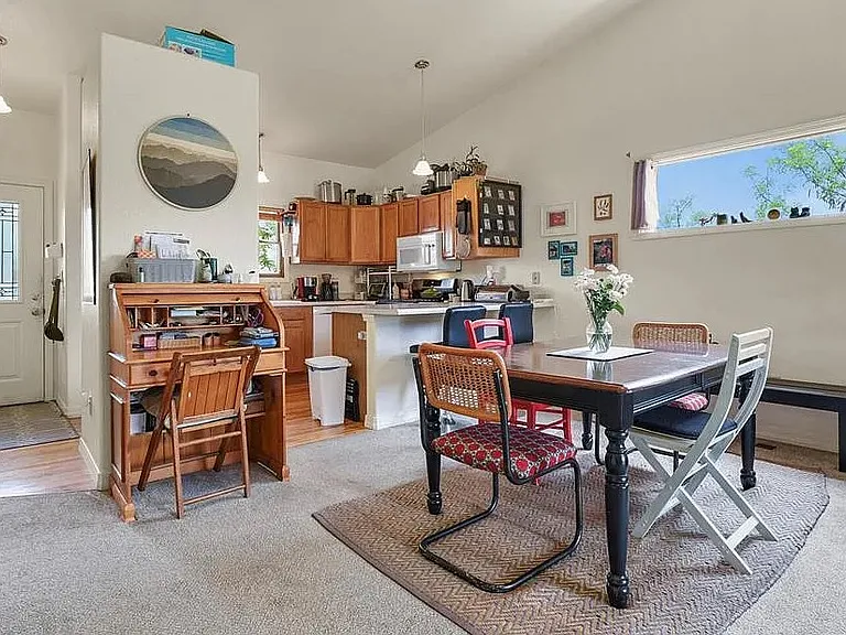 2822 N Cascade Ave — Photo 6