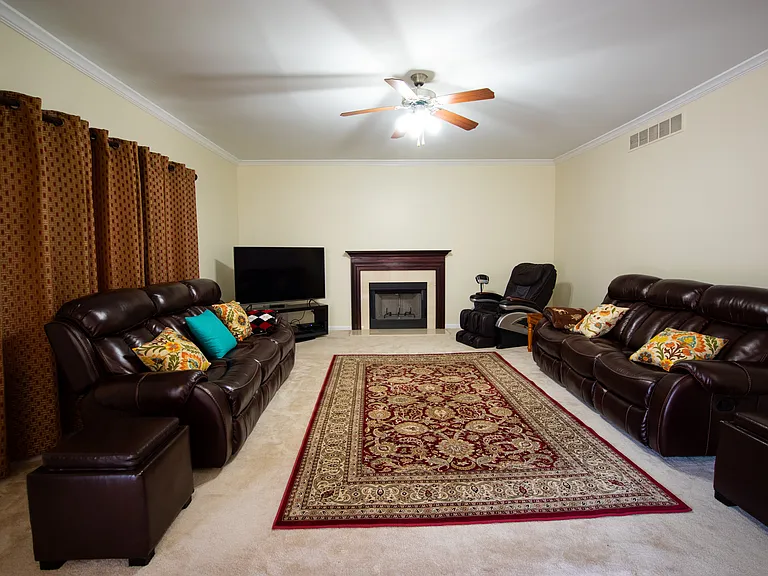 366 Sedgewood Ln — Photo 16