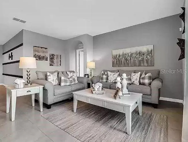 4 bed, 2.0 bath, 1811 sqft, $2,500 — Photo 4