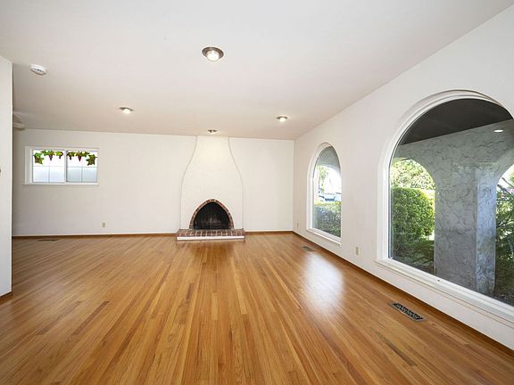 2nd image of 1116 Forest Ave