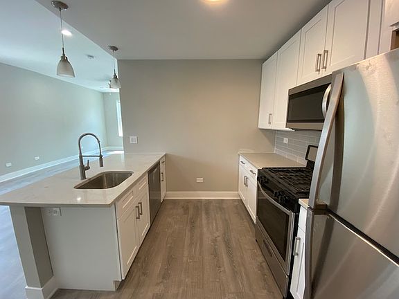 2nd image of 1414 W Blackhawk St #2F