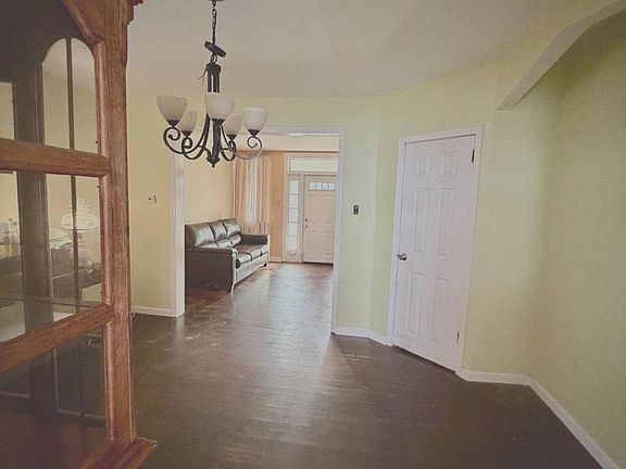 4th image of 4115 Greeby St