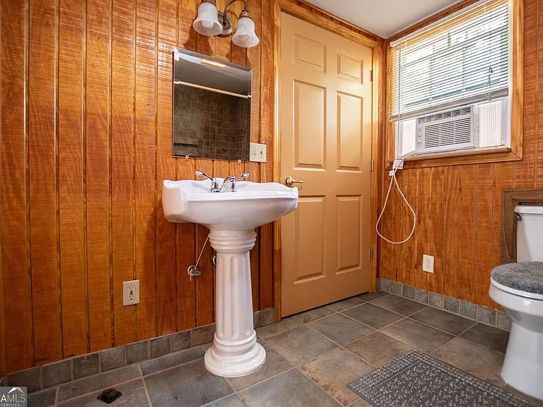 126 N Johnson St — Photo 35