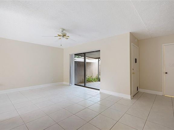 4th image of 3104 Creekgrove Ct