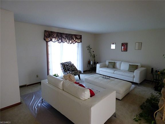 4th image of 27700 Parkview Dr