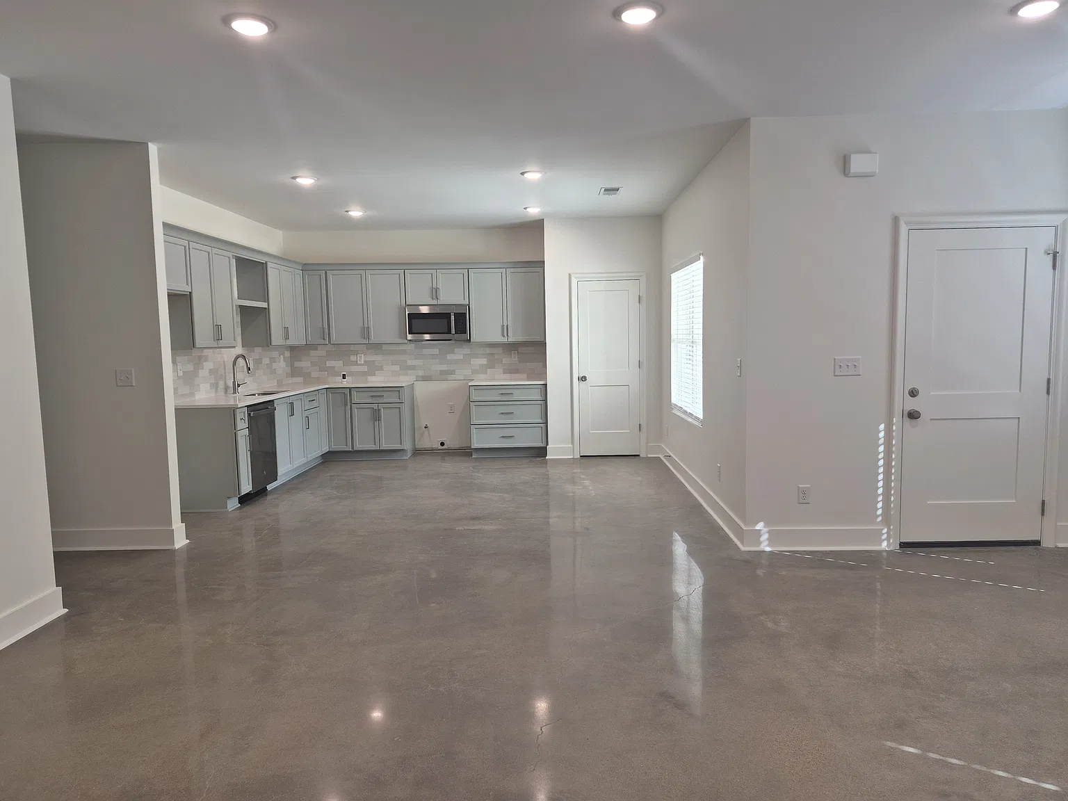 4 bed, 4.5 bath, 1900 sqft, $3,000 — Photo 4