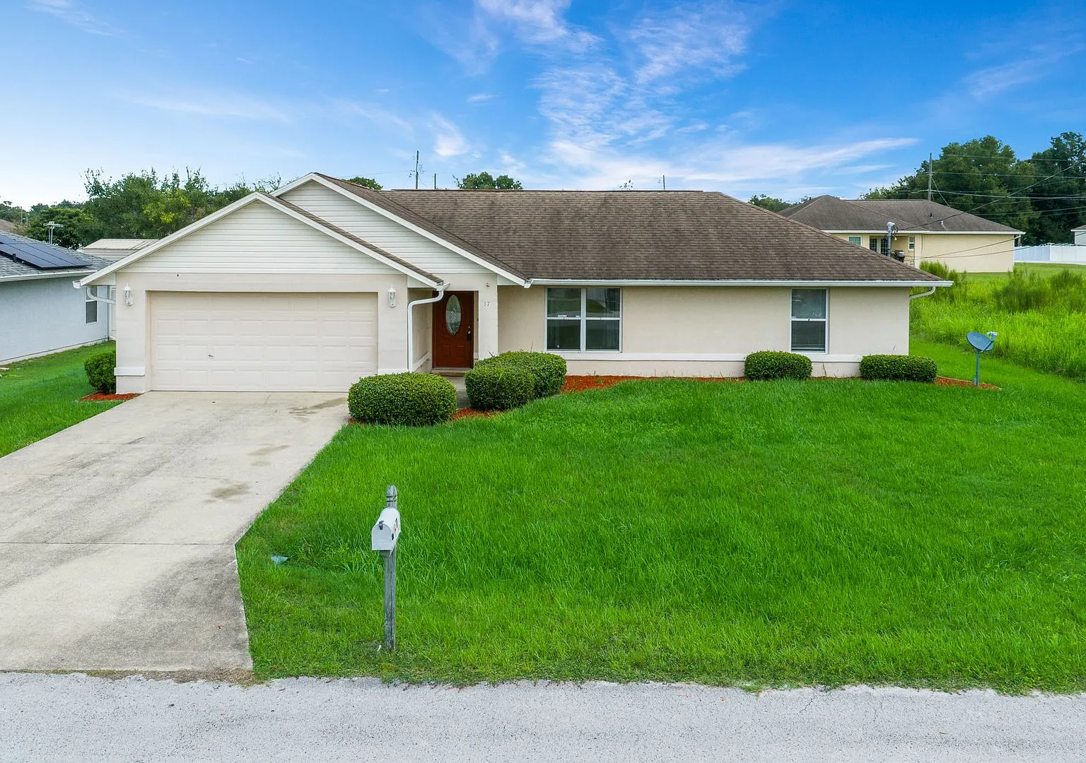 3/2/2 Beautiful Home with Spacious Backyard in Southeast Ocala — Photo 1