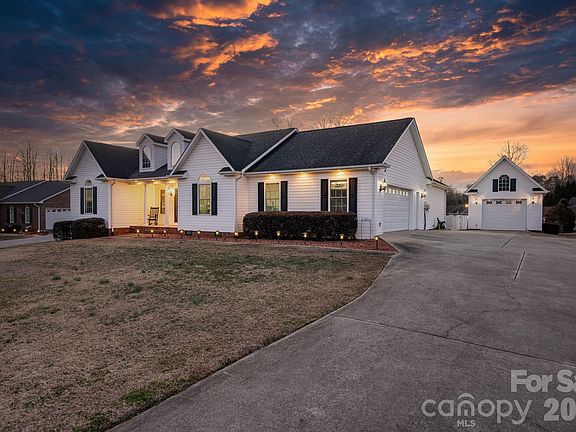 3rd image of 3155 Covington Way