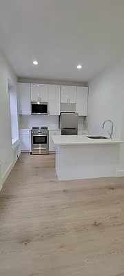 Rented by Plaza Real Estate Group | media 2