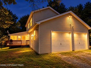 106 Gap View Dr, Long Pond, PA 18334