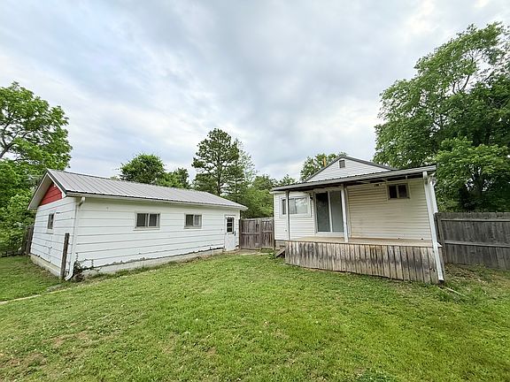4th image of 90 Pickering Rd