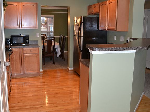 4th image of 8 Woodcrest Dr