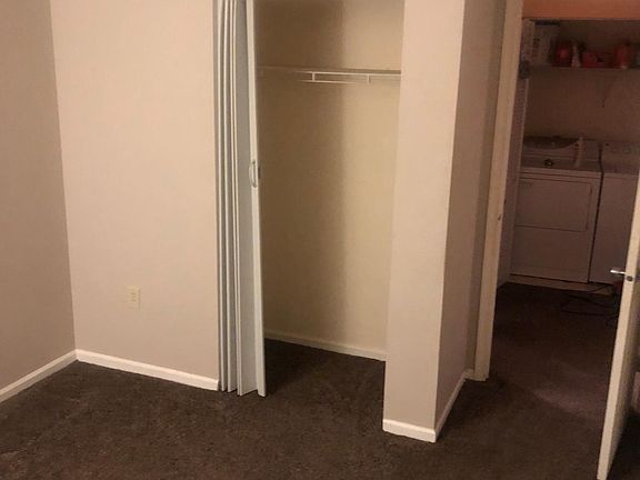 5th image of 28 Trotters Ln #1002