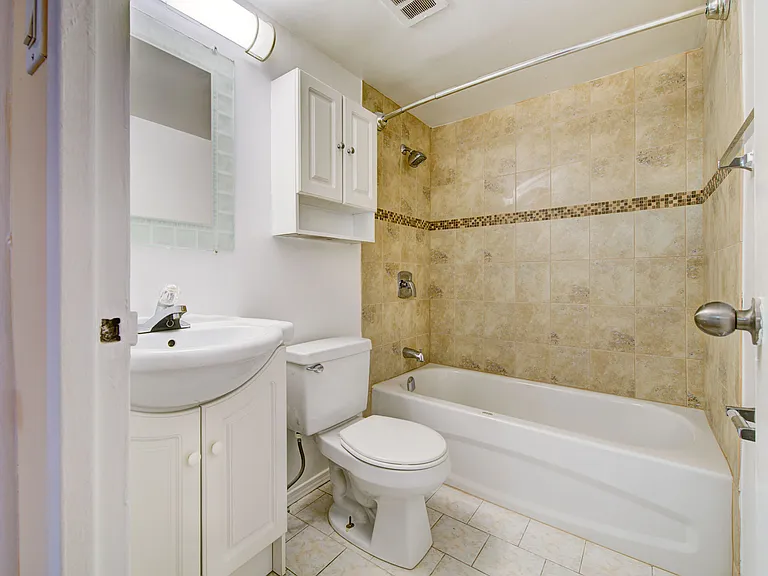 95 Redpath Ave — Photo 23
