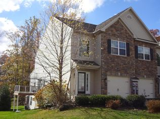 215 Twins Ln, Mountain Top, PA 18707