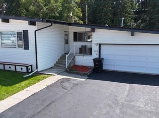 132 N Sunwapta Dr, Hinton, AB T7V1G2