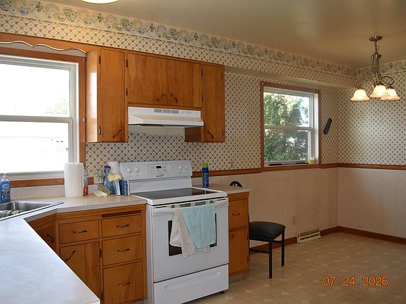 4th image of 134 1st Ave SE