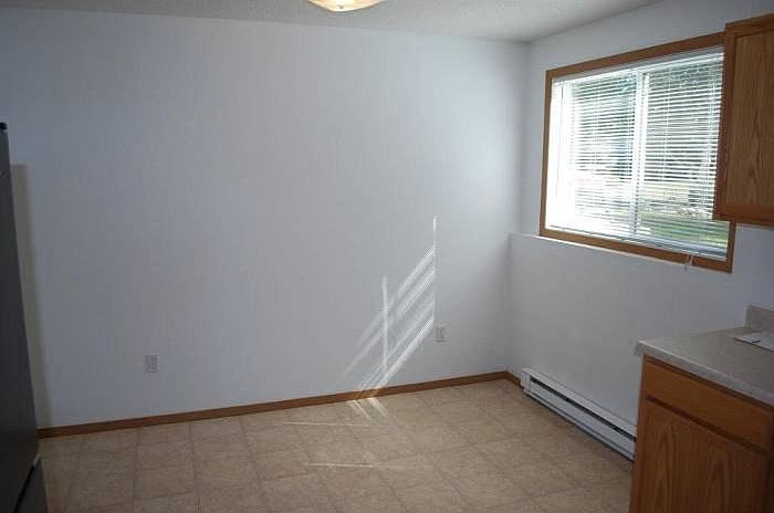 2nd image of 100 Industrial Dr APT 4