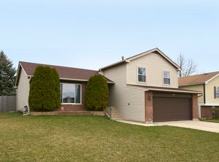 194 Hastings Mill Rd, Streamwood, IL 60107
