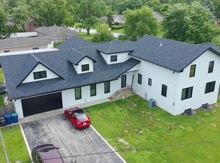 8501 S 84th Ave, Hickory Hills, IL 60457