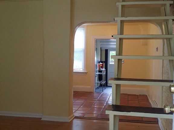 5th image of 534 S Windsor St