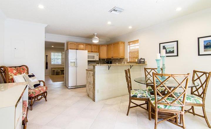 1st image of 821 NE 8th Ave #0