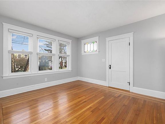 4th image of 92 Colonial Rd