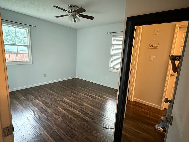 1019 Oakville Ln — Photo 9