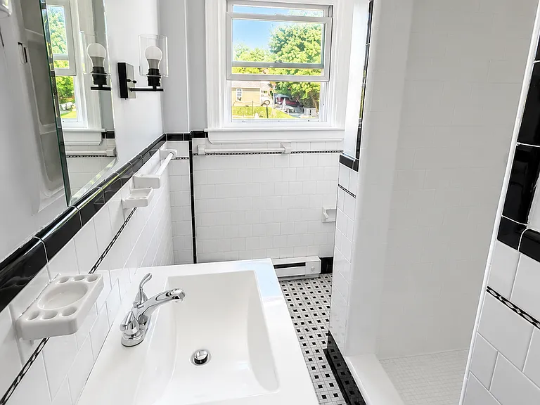 380 Farmington Ave #2R — Photo 10